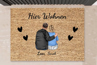 Thumbnail for Hier Wohnen - Personalisierte Fußmatte für Paare - Pärchen Fußmatte