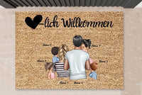 Thumbnail for Hier leben, lieben & streiten - Personalisierte Fußmatte mit der ganzen Familie (1-4 Kinder)